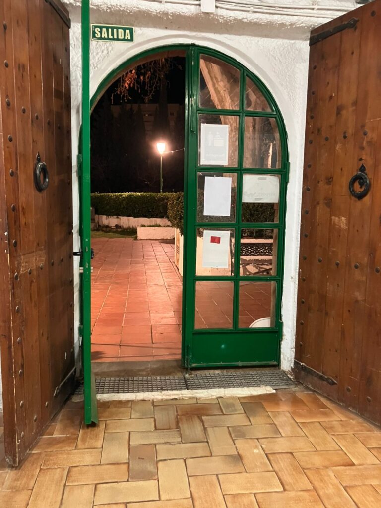 Limpieza de puertas antiguas